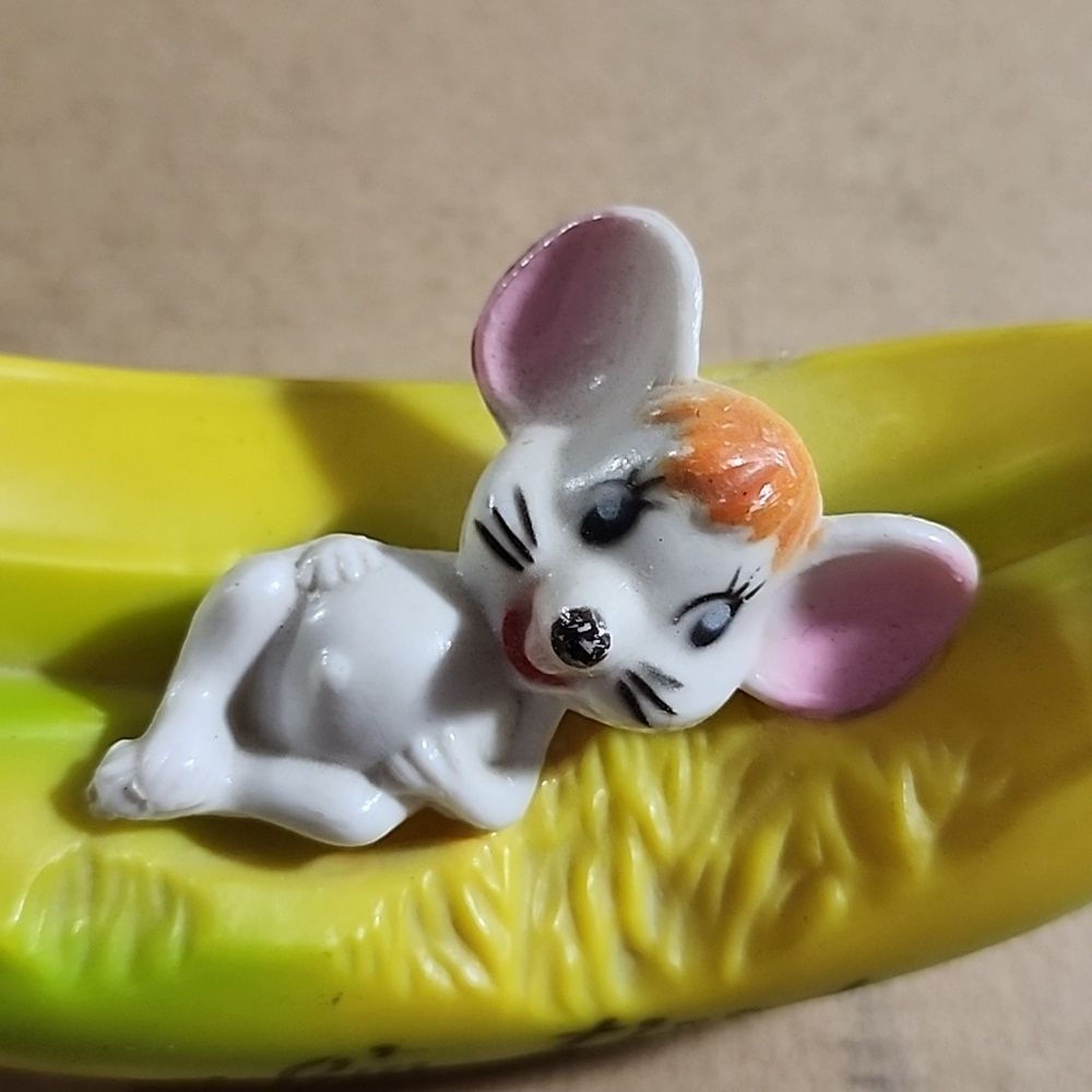 Vintage Hard Plastic Bank Big Eared Mouse Banana - Picture 2 of 5